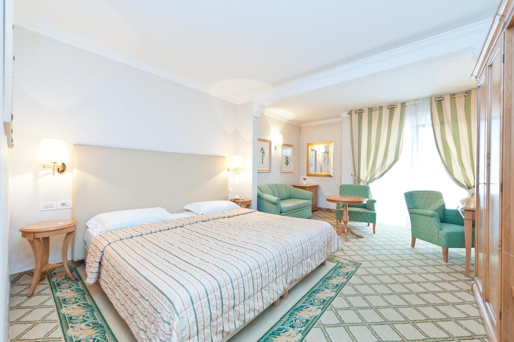 Deluxe Doppelzimmer mit Kingsize-Bett und Whirlpool