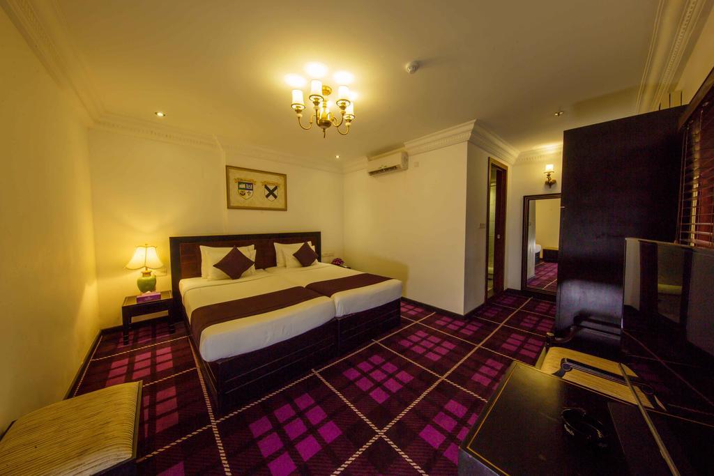 Deluxe Room with 15% Discount on all food & beverages at Ceylon Curry Club | Early check-in & Late check-out (upon availability)