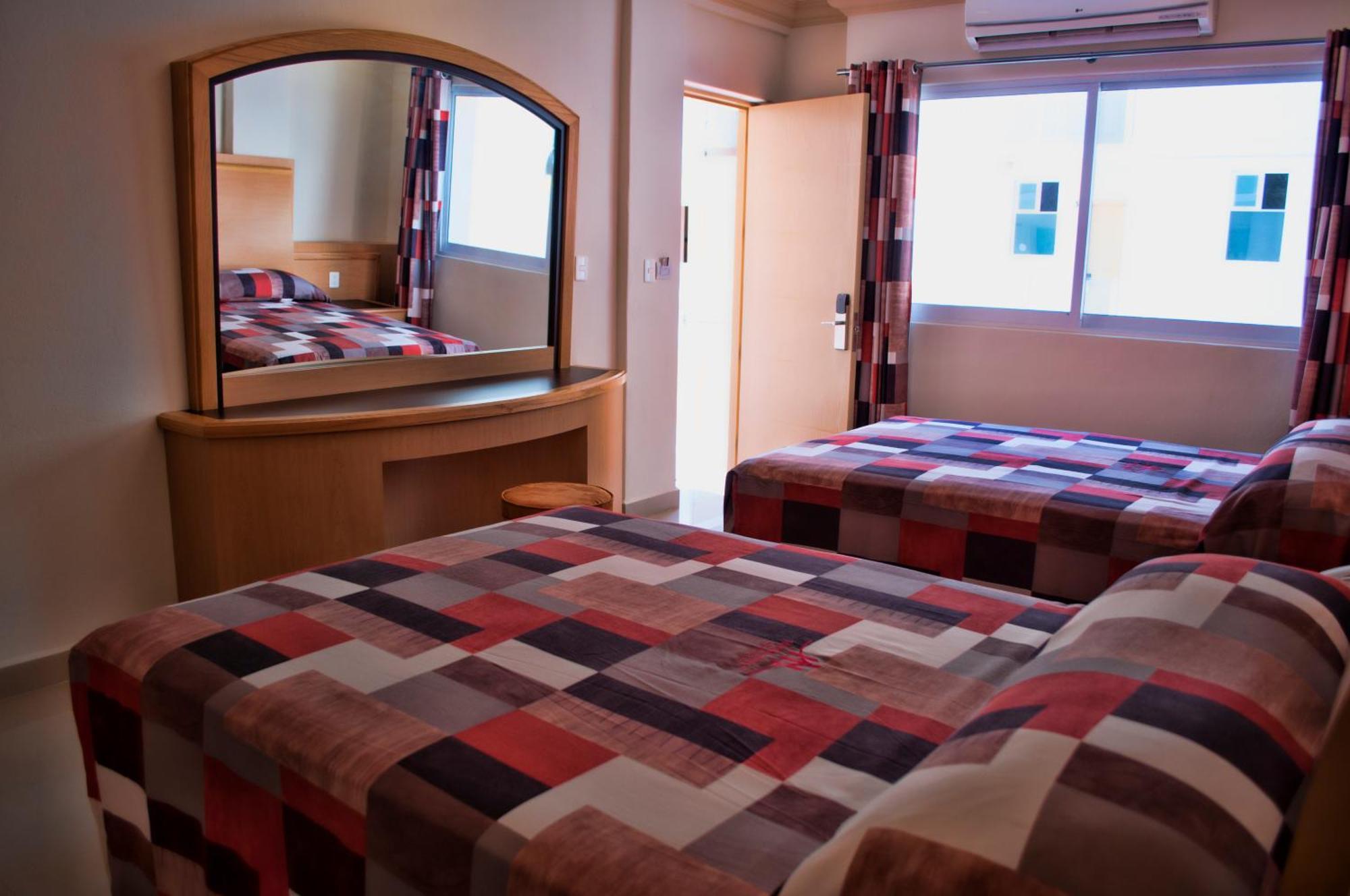 Quarto Duplo com 2 Camas de Casal