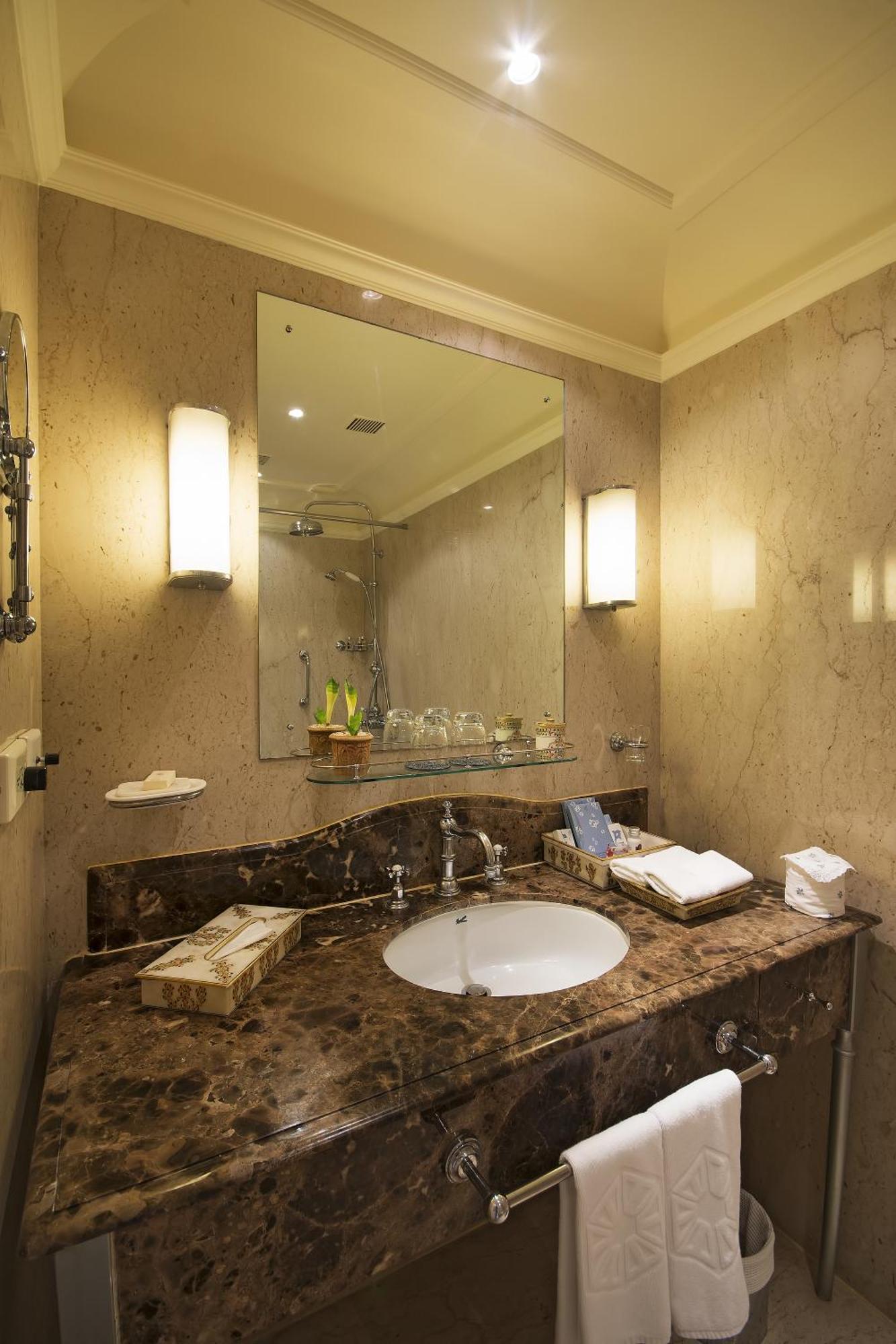 Luxury Twin Room with Lake View,320350993:JPEG