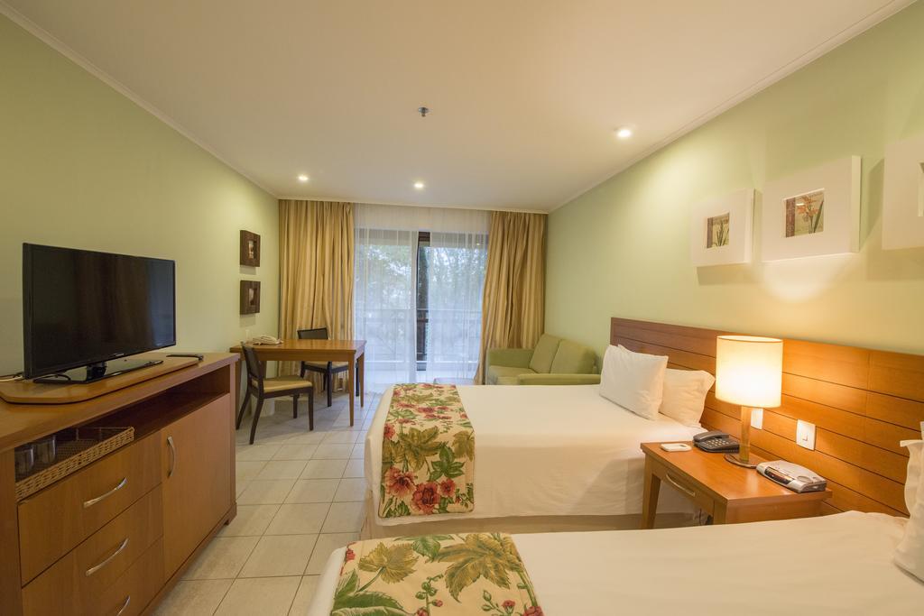 Quarto Twin Deluxe com Vista para a Piscina