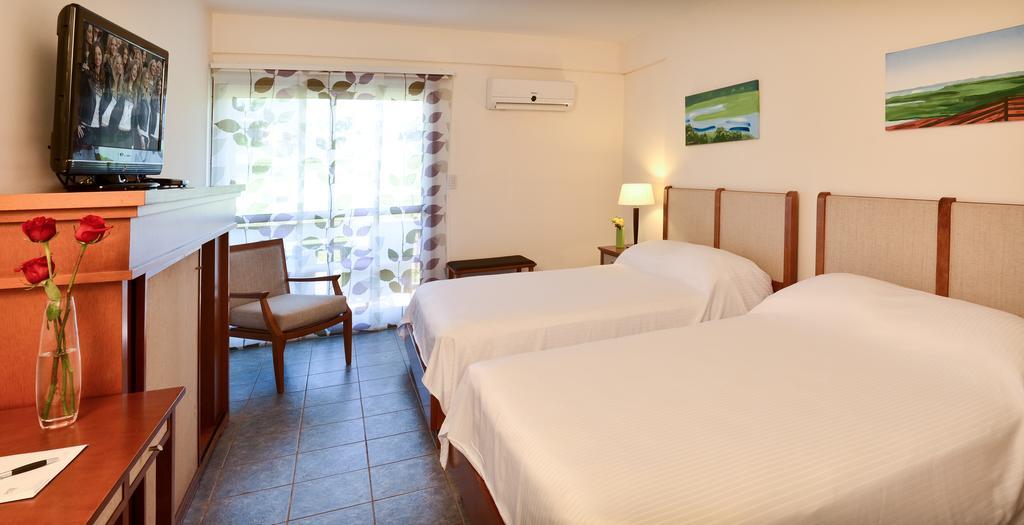 Quarto com 2 Camas de Solteiro
