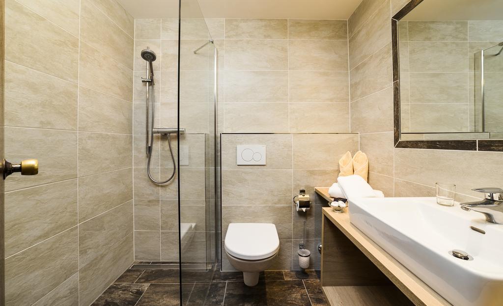 Familiensuite mit Balkon