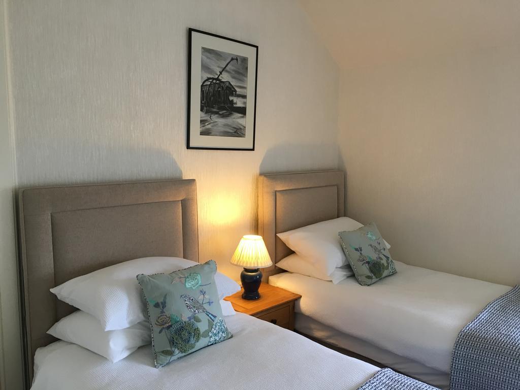 Zweibettzimmer mit eigenem Bad