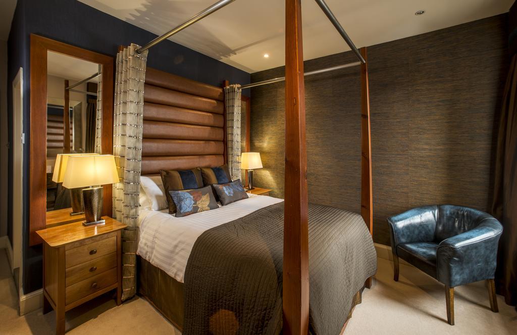 Habitación Doble con 1 cama con dosel