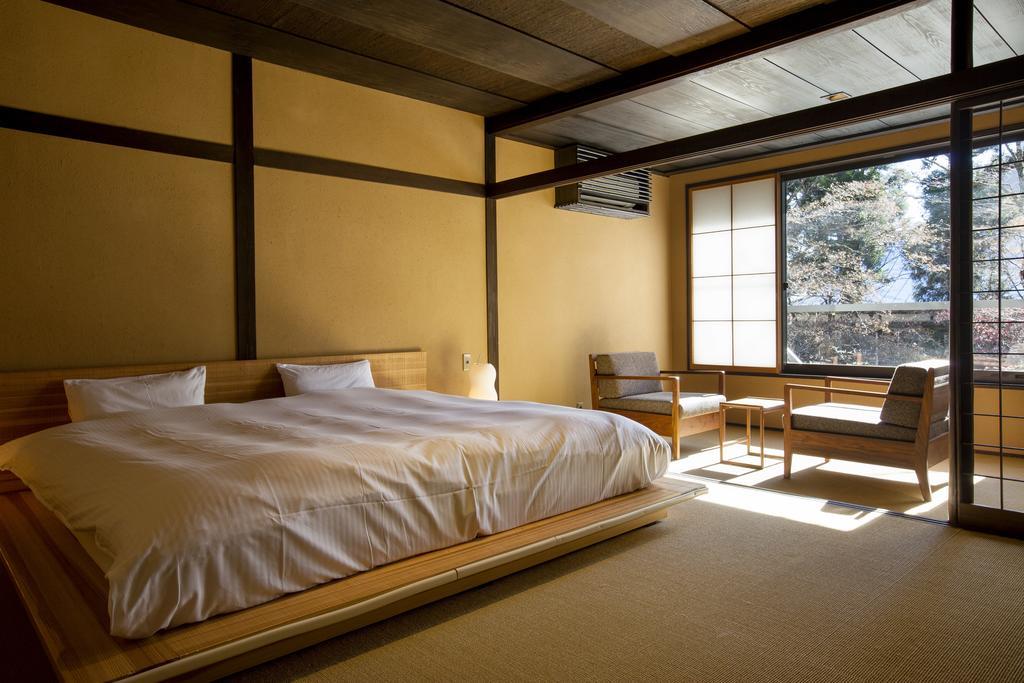 Chambre de Luxe avec avec Coin Tatami et Baignoire en Plein Air