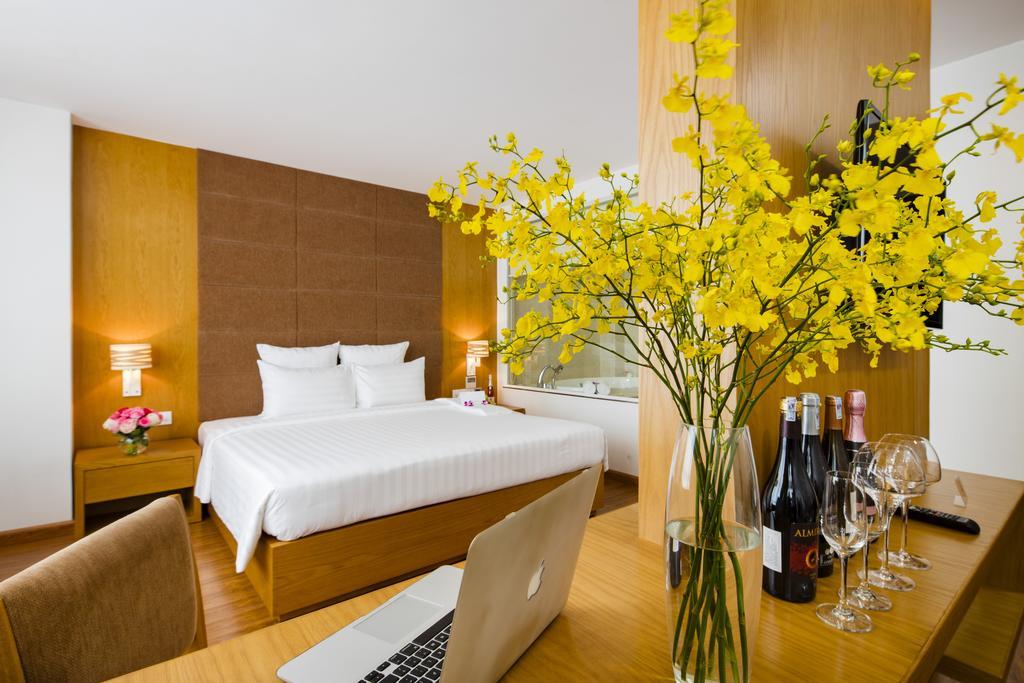 Paradise Suite with Window
