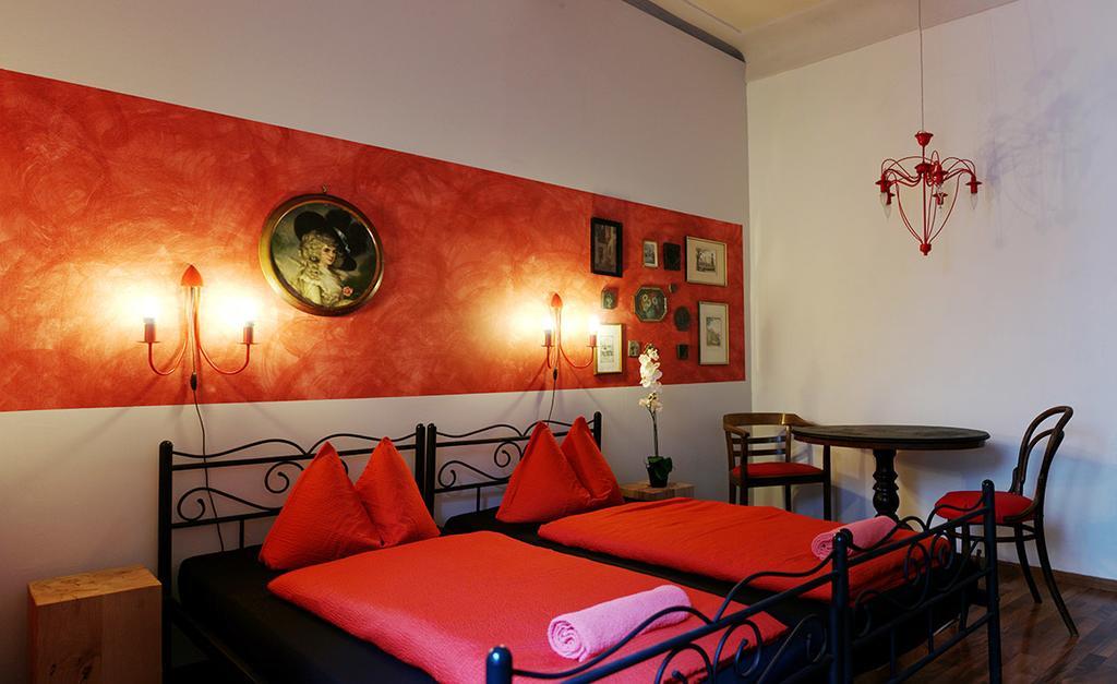 Basic Dreibettzimmer mit Gemeinschaftsbad