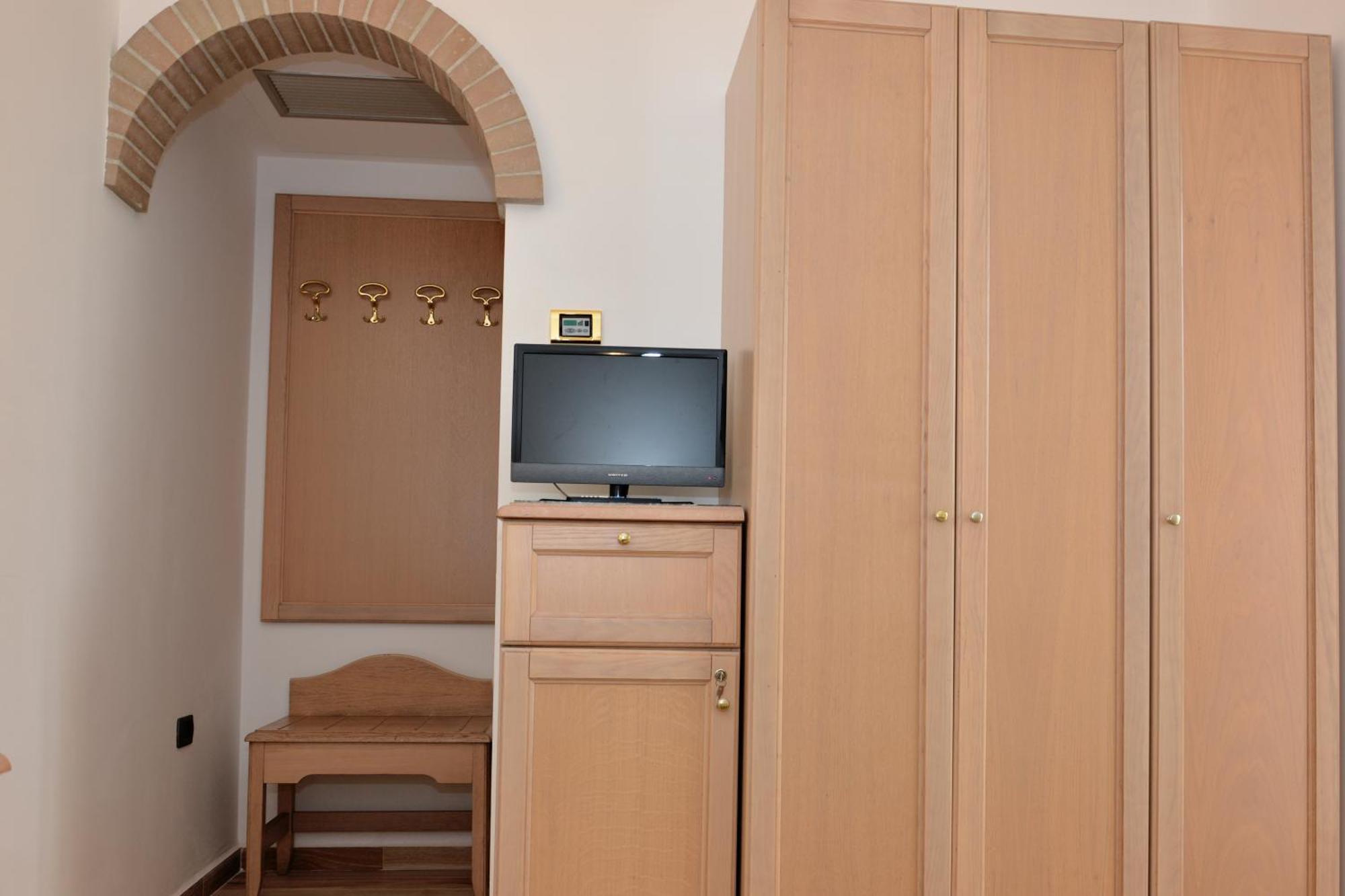 Camera Matrimoniale Economy (Letto a Una Piazza e Mezza)