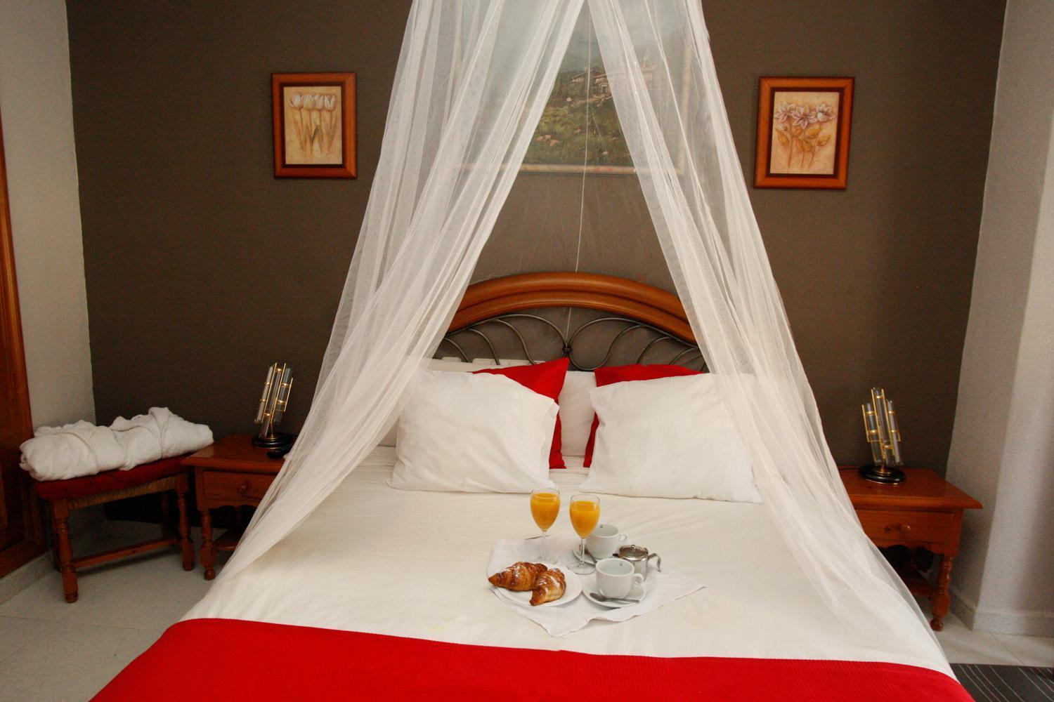 Deluxe Double Room (2 Adults + 1 Child),913878187:JPEG