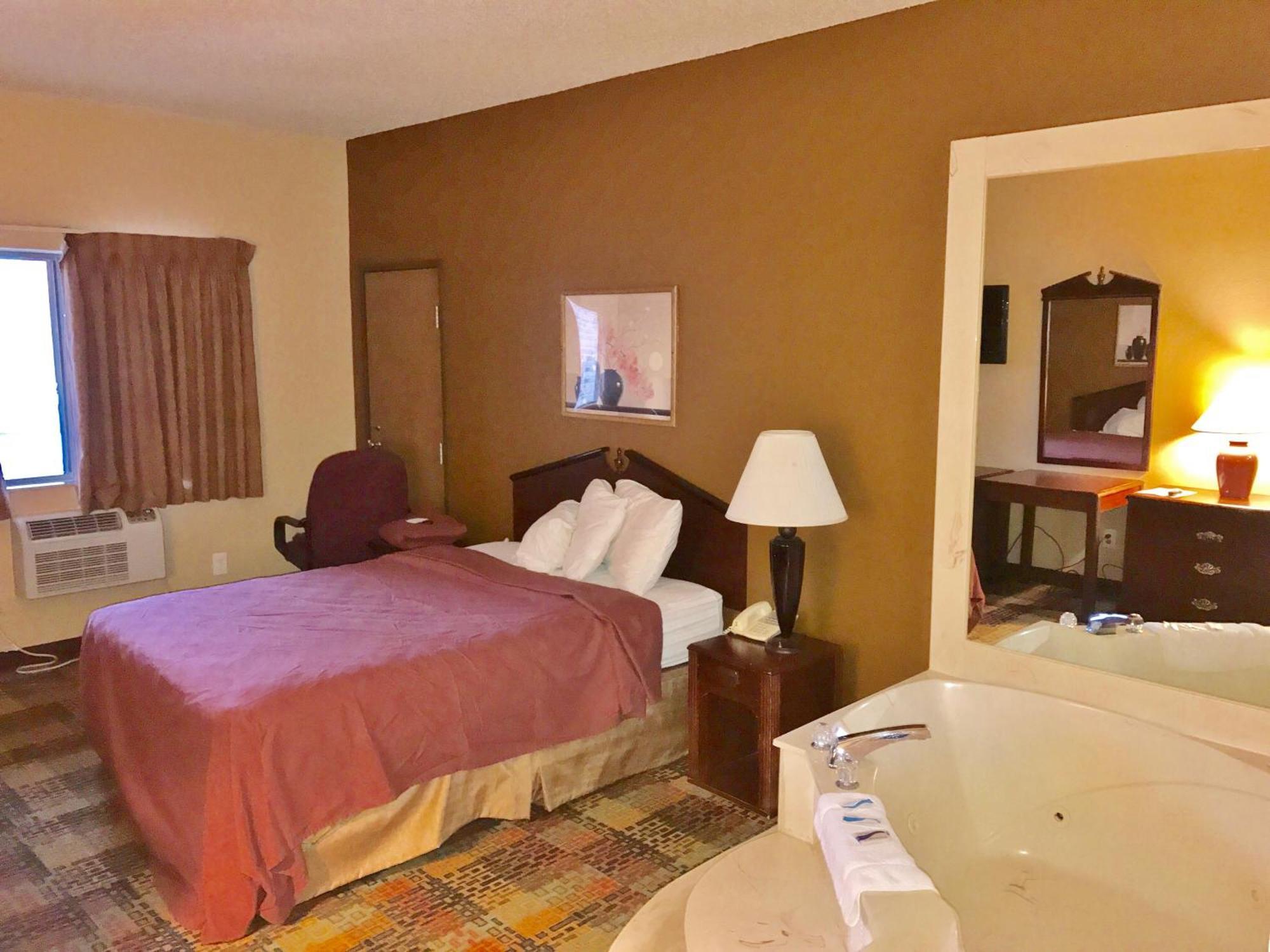 Queen Room with Whirlpool
