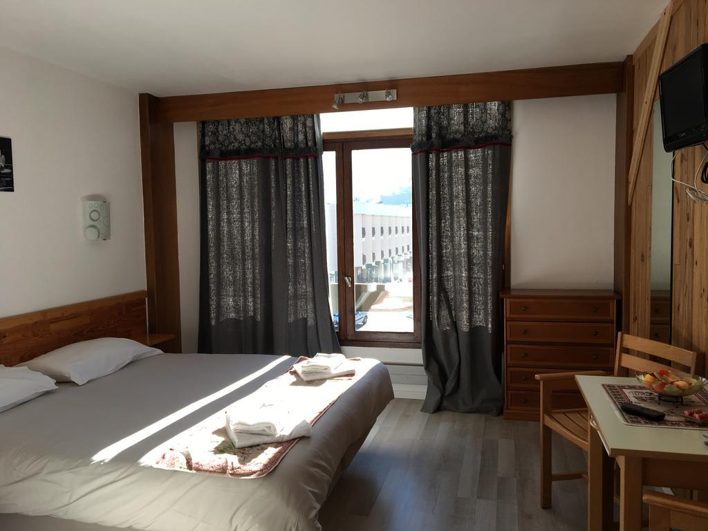 Vierpersoonskamer met Uitzicht op de Bergen