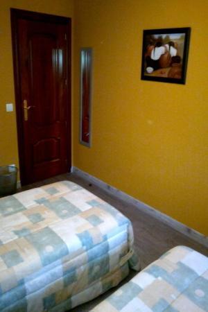 Single Room,37221385:JPEG