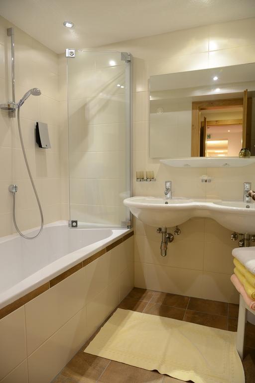 Suite con 2 Camere da Letto (4 Adulti) e Balcone