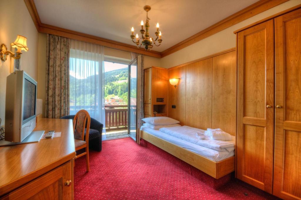 Single Room Balcony,37966651:JPEG