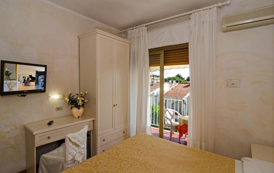 Camera Matrimoniale/Doppia con Letti Singoli con Balcone