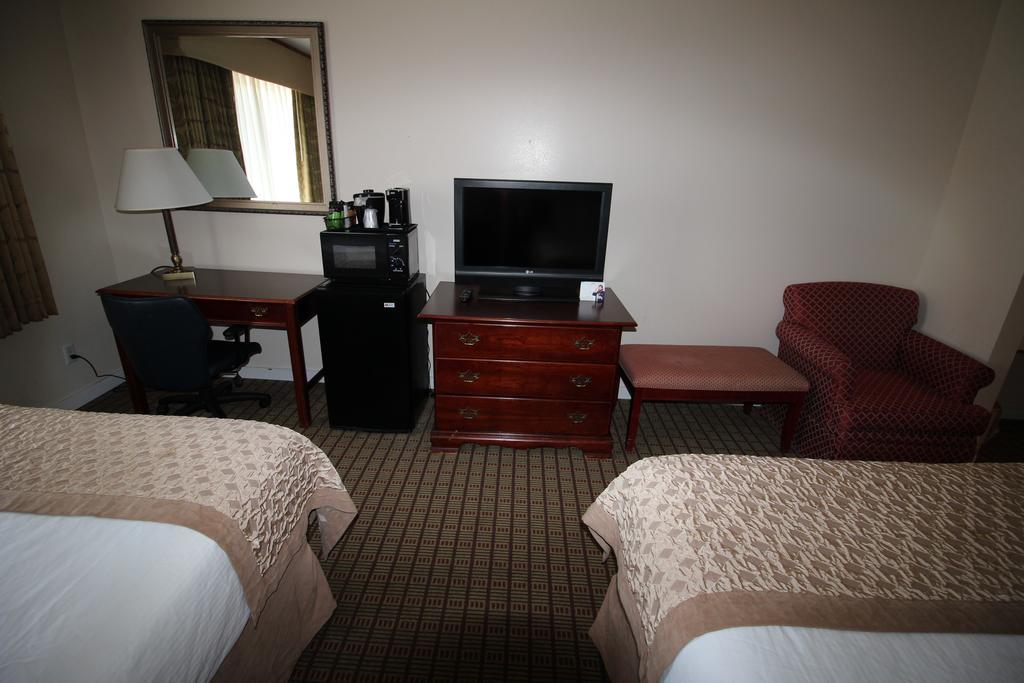 Queen Room with Two Queen Beds - Non-Smoking