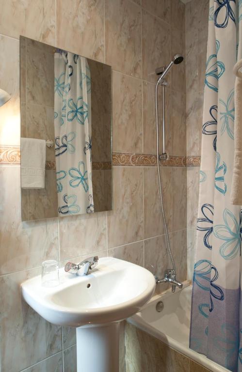 Quarto Individual com Casa de Banho Privativa