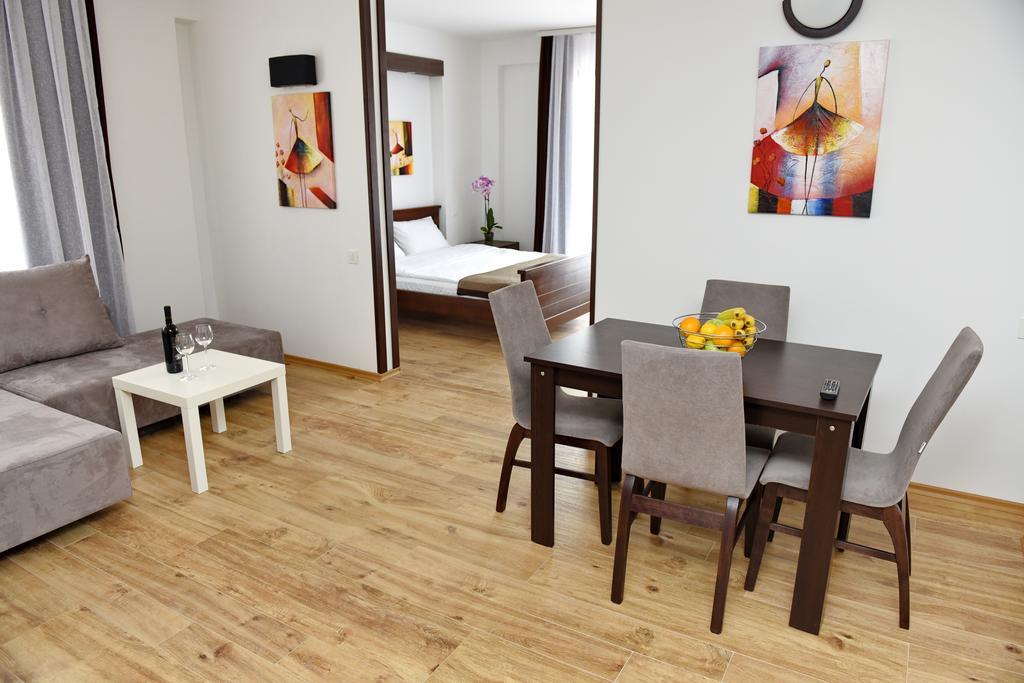 Deluxe Studio mit Balkon