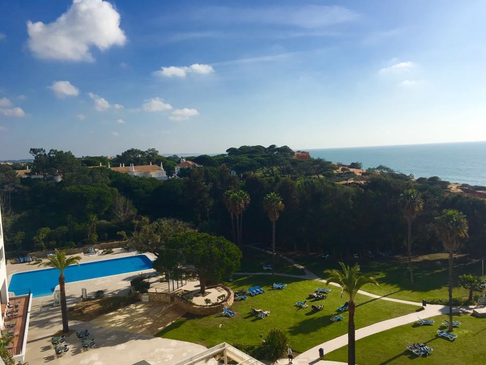 Quarto Twin com Vista Jardim
