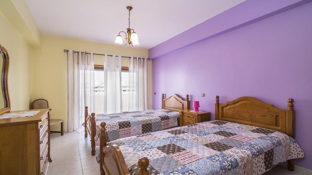 Apartamento com 2 Quartos e Varanda