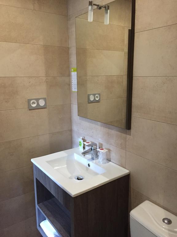 Twin Room Shower,395698896:JPEG