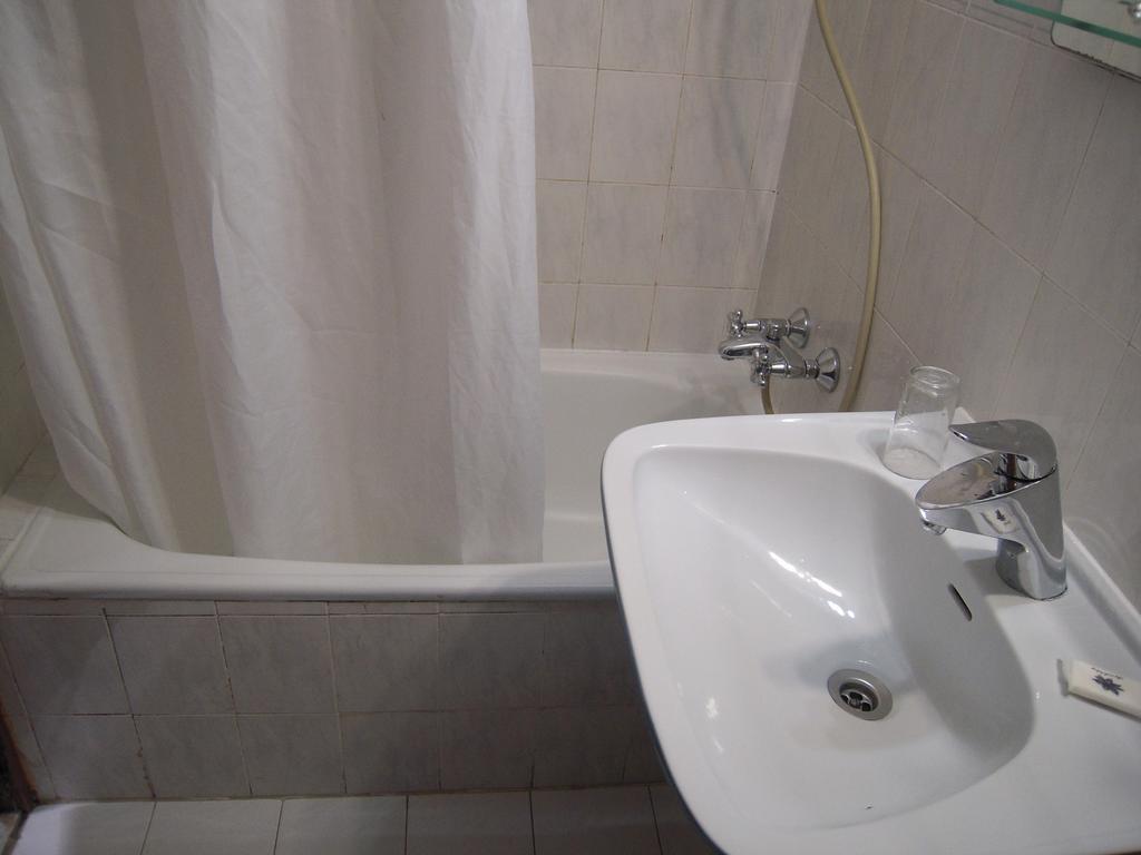 Camera Tripla Economica