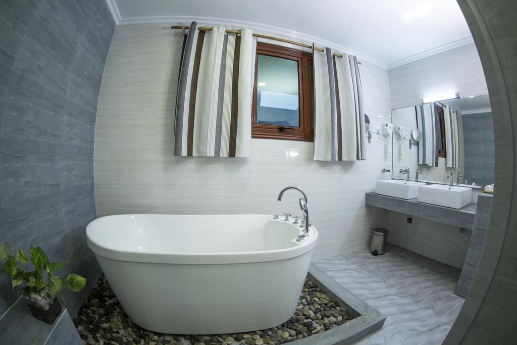 Suite King com Banheira de Hidromassagem