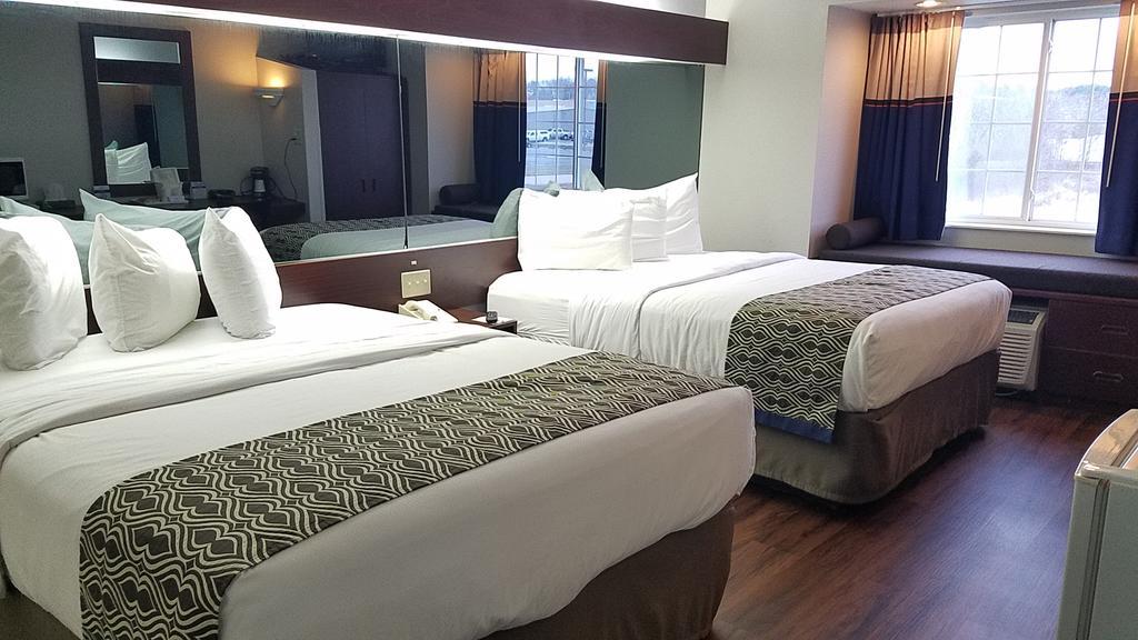 Queen Room with Two Queen Beds - Non-Smoking