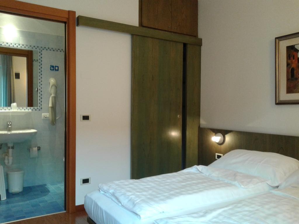 Economy Doppel- oder Zweibettzimmer mit Balkon