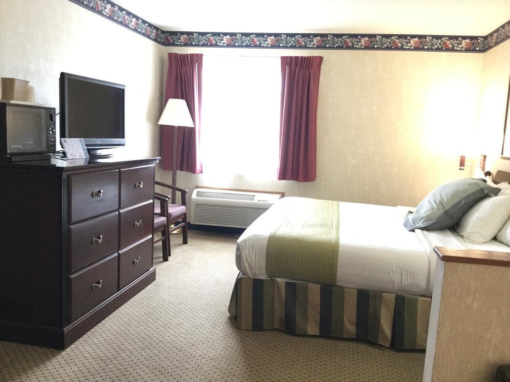 Deluxe King Room - Non-Smoking