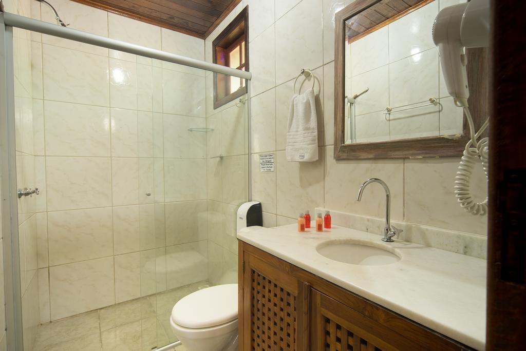 Quarto Duplo Superior com Cama de Casal
