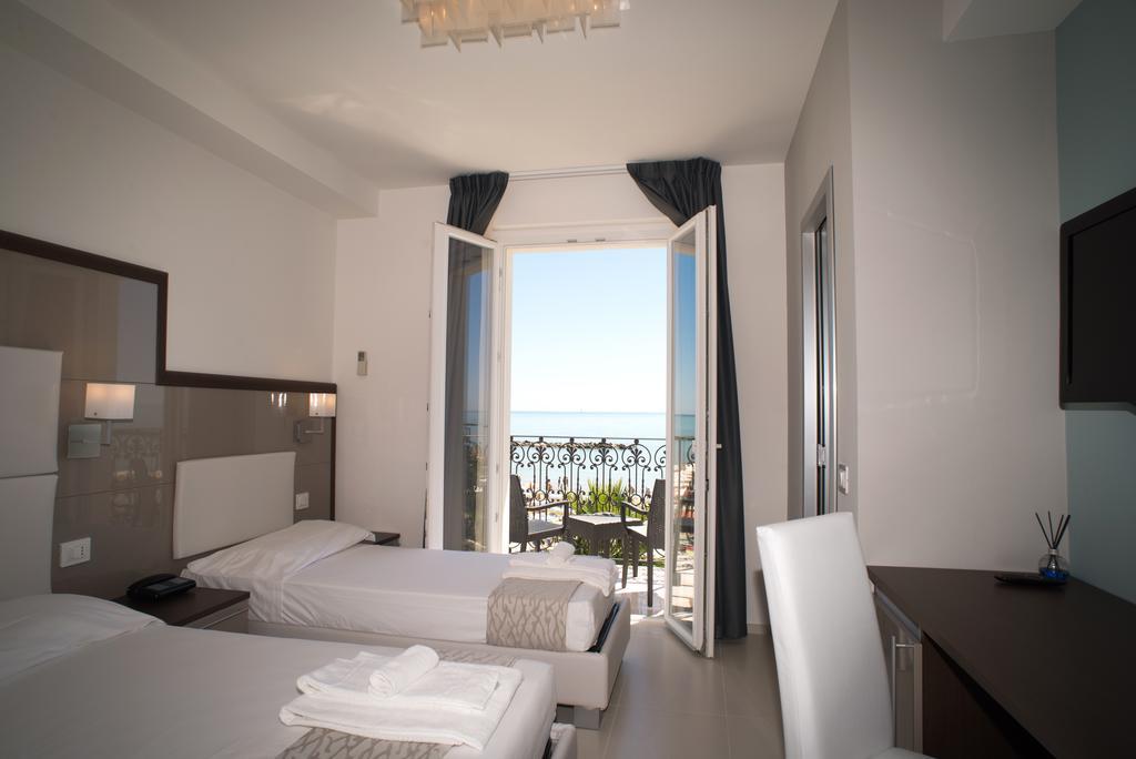 Camera Familiare con Vista Mare