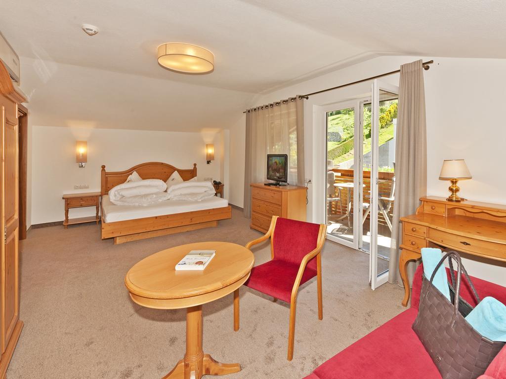 Large Double Room,519100941:JPEG