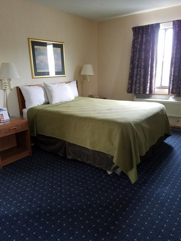 Standard 1 Queen Bed Non-Smoking