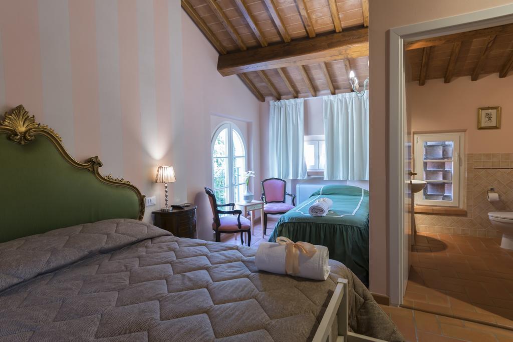 Camera Matrimoniale con Letto Supplementare