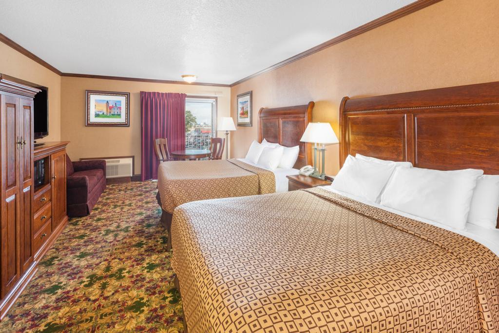 Queen Room with Two Queen Beds - Non-Smoking
