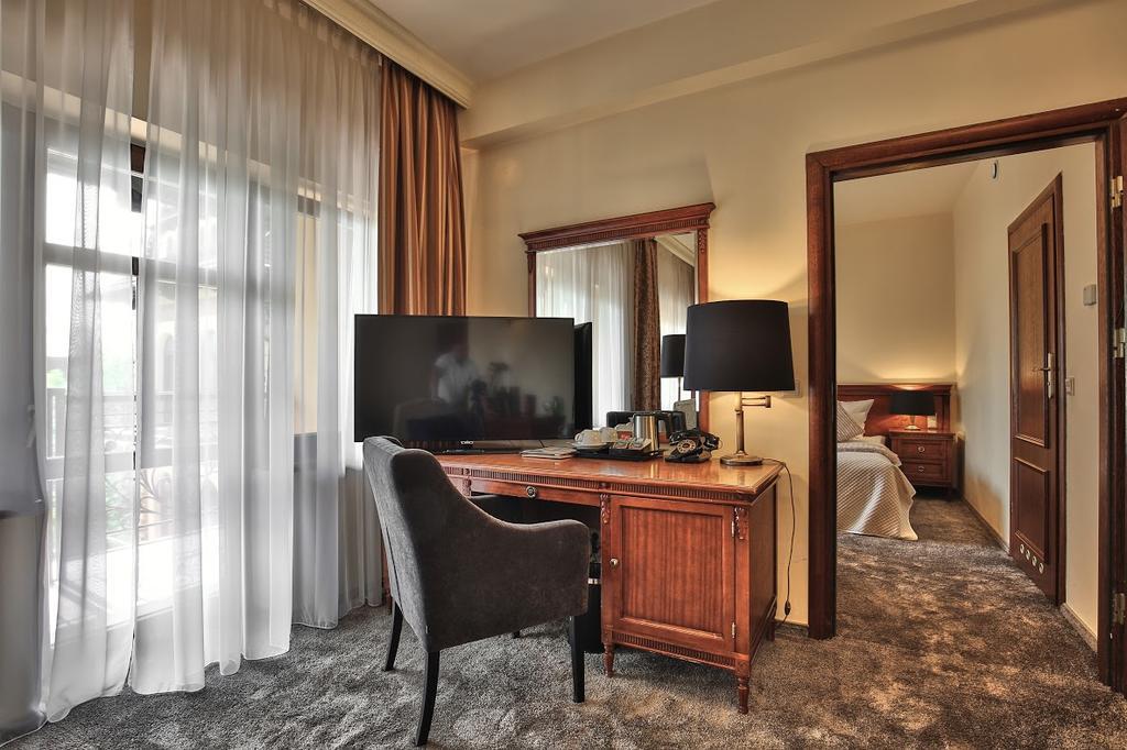 One-Bedroom Apartment,1452938533:JPEG