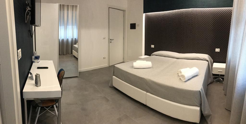 Camera Matrimoniale/Doppia con Letti Singoli con Bagno Privato