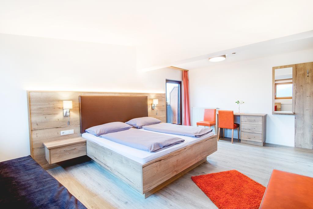 Comfort Dreibettzimmer mit Dusche