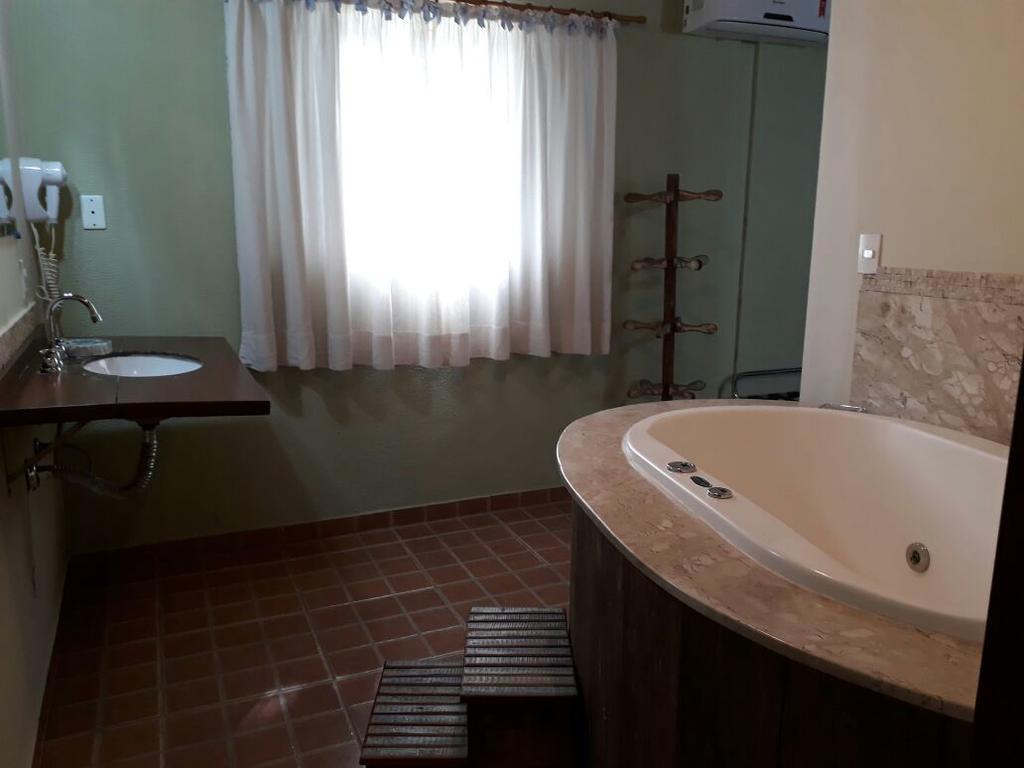 Quarto Deluxe com Cama de Casal ou 2 de Solteiro e Banheira de Hidromassagem