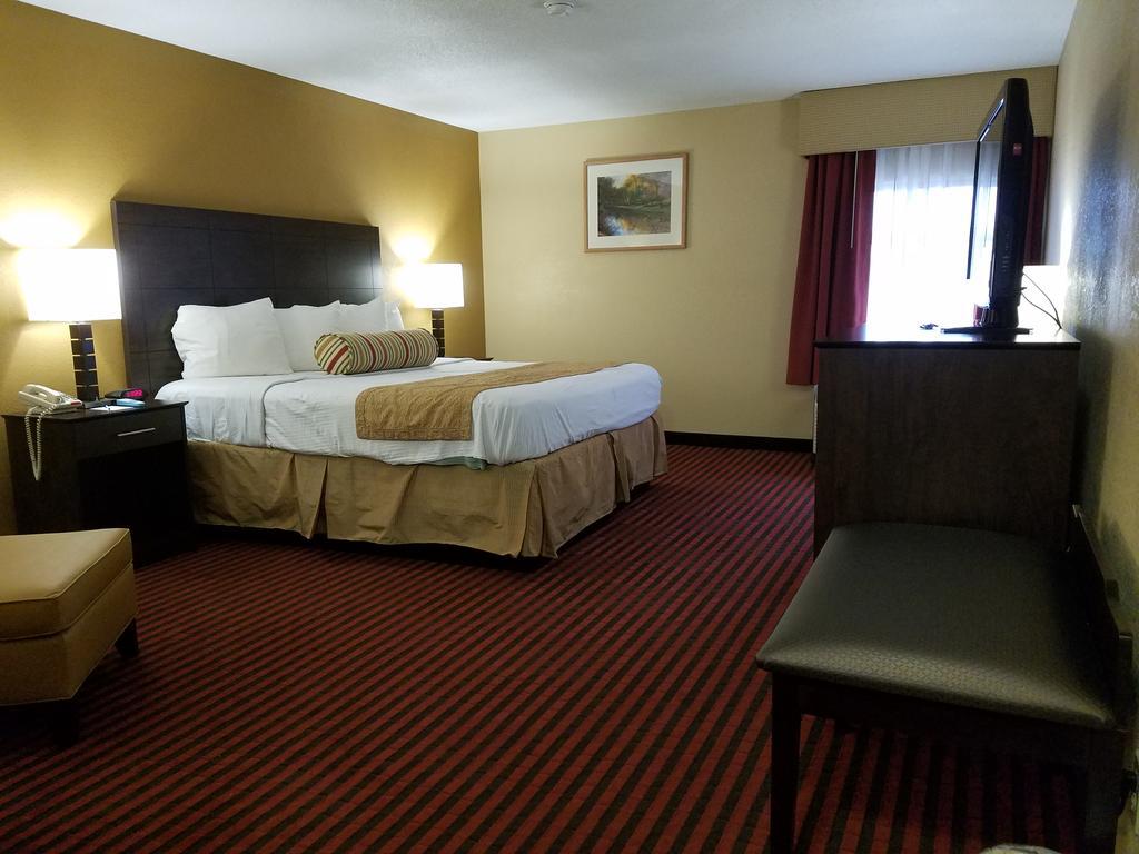 Deluxe King Room - Non-Smoking