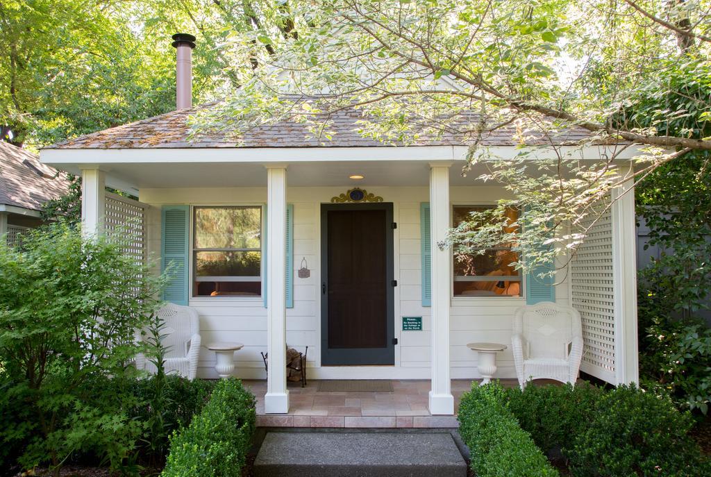 Bungalow with Garden View