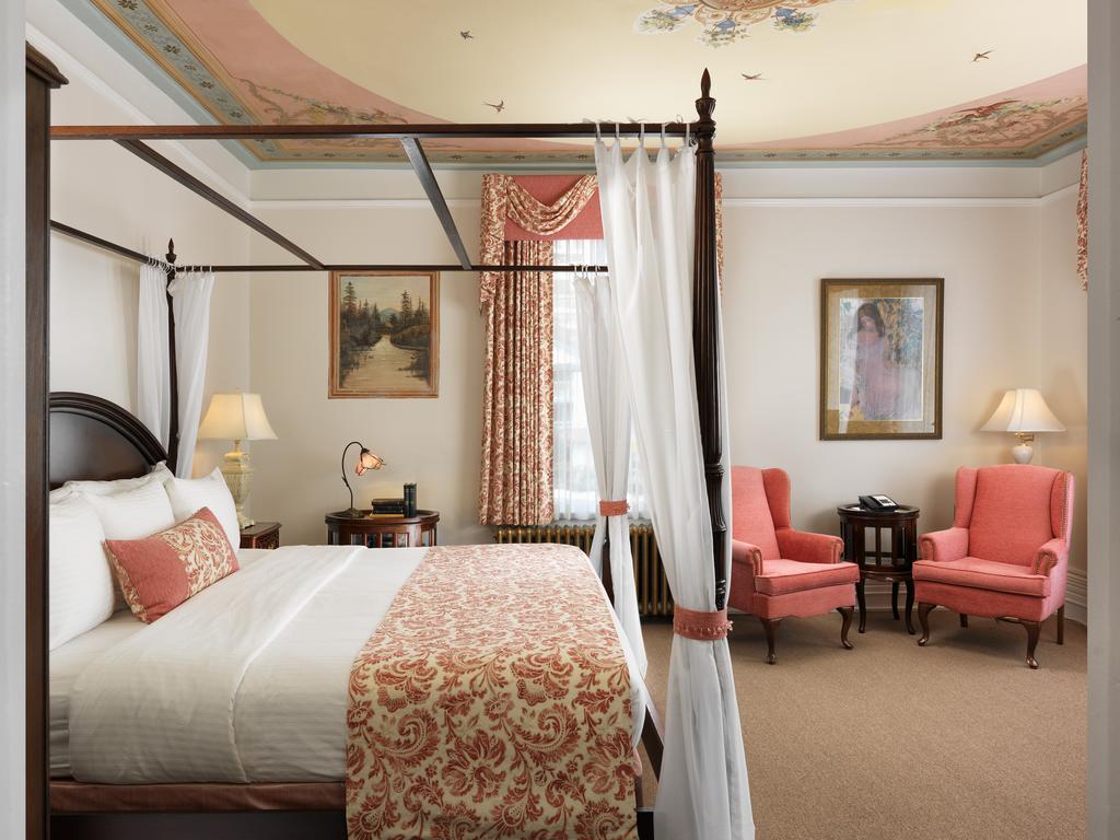 Belleville Room