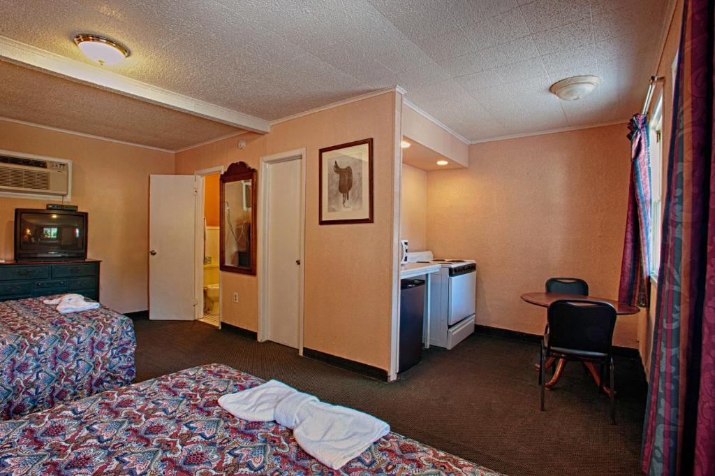 Two Queen Beds with Kitchen