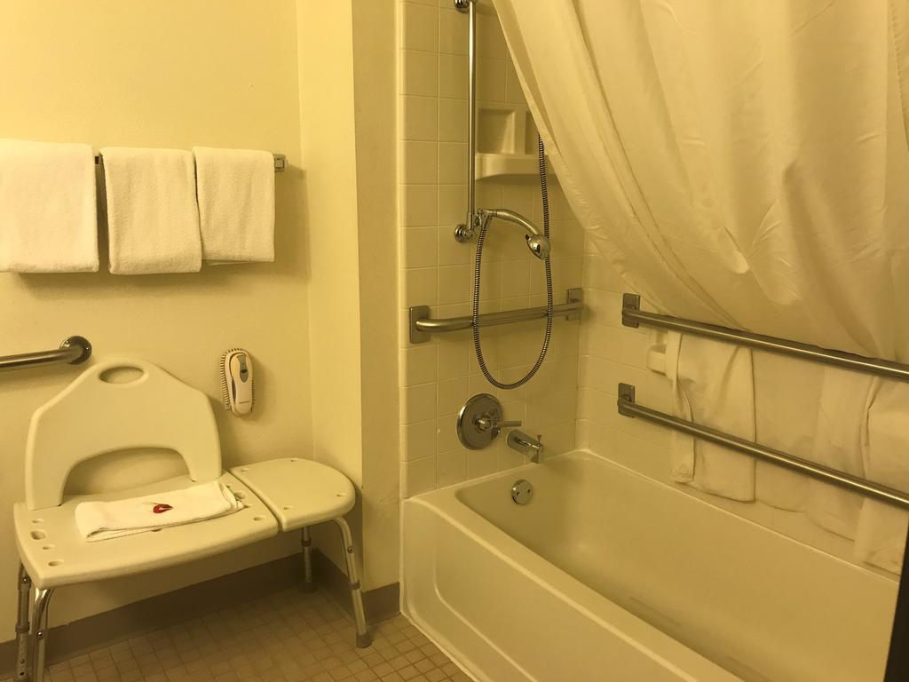 1 Queen Bed, Mobility Accessible Room, Bathtub w/ Grab Bars, Non-Smoking