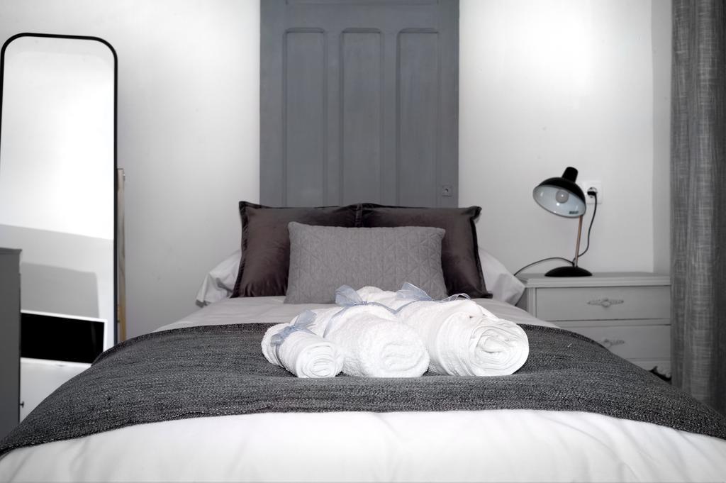 Single Room,422449608:JPEG