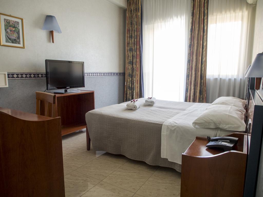 2 Camere Comunicanti