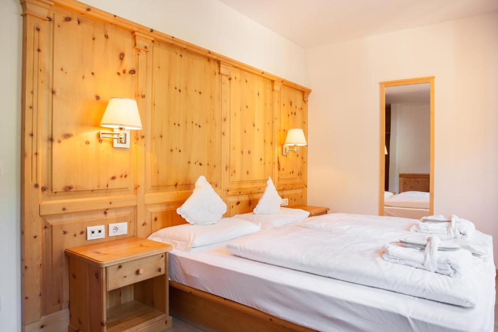 Classic Double Room,42931747:JPEG
