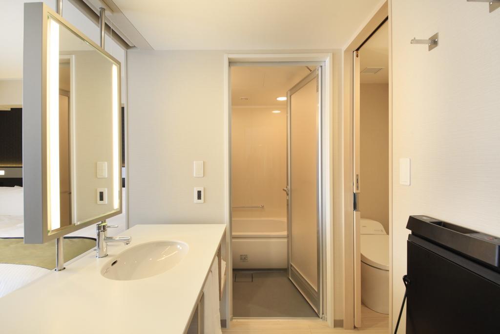 Corner Twin Room - Non-Smoking